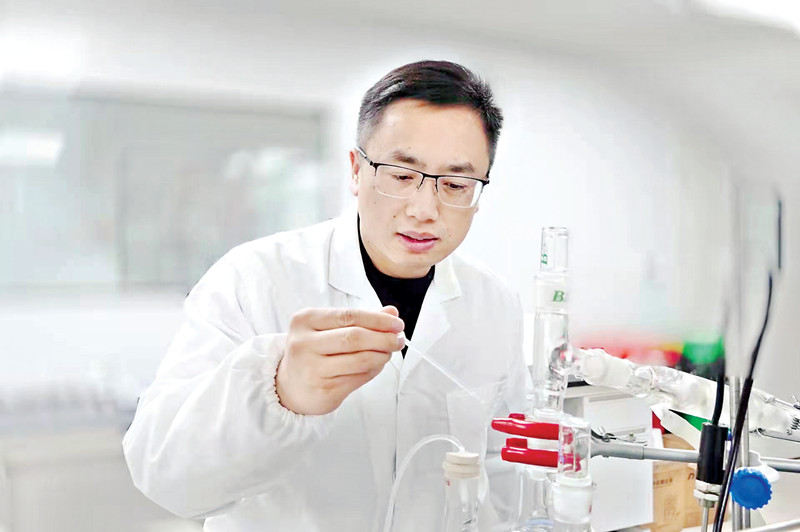 肖桂林 十四载砥砺前行，两度攻克新材料关键技术