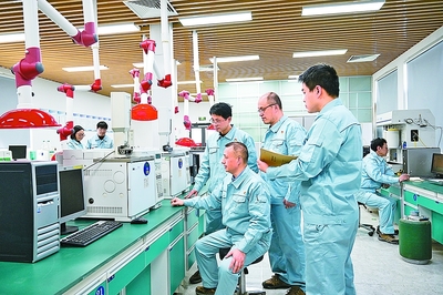 矢志创新攀高峰——扬子石化聚烯烃新材料研发团队 以甘奉献、不胜不休的誓言勇担技术攻关使命